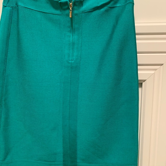 Bebe bodycon skirt in green - Picture 3 of 3